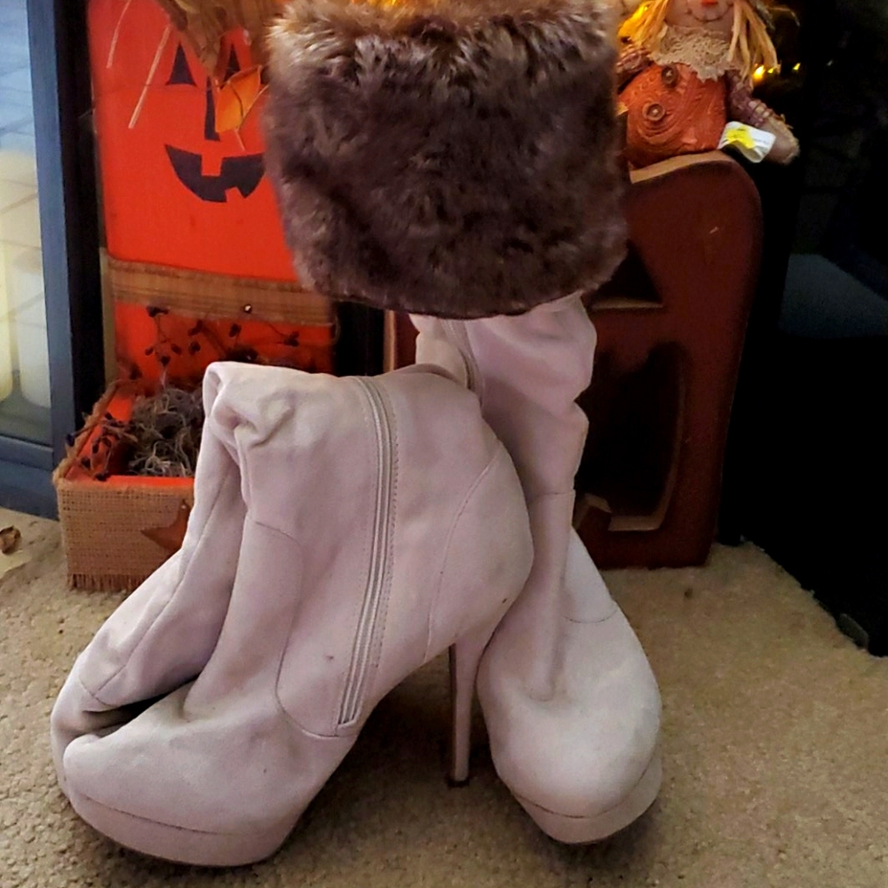 Suede fax fur cuff boots 8 1/2
